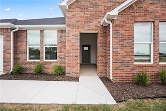 7000 E Sugarloaf St, Siloam Springs, AR 72761