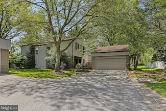 8 Regency Ct, Pikesville, MD 21208