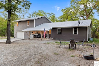25588 Chokecherry Ln, Warsaw, MO 65355