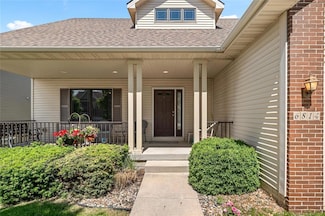 6814 Aubrey Ct, Johnston, IA 50131