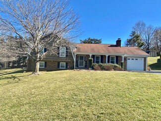 621 Quail Dr, Bluefield, VA 24605