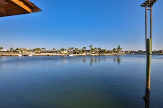 6422 Lake Sunrise Dr, Apollo Beach, FL 33572