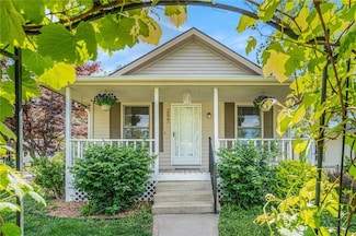 3837 NE Chaumiere Rd, Kansas City, MO 64117