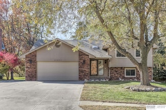 15041 Patterson Cir, Omaha, NE 68137
