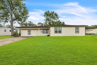 503 Azalea St, Lake Jackson, TX 77566