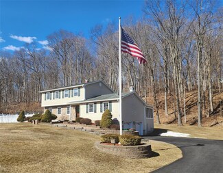 10 Stephen Dr, Hopewell Junction, NY 12533