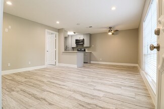 2201 Fountain View Dr Unit 34, Houston, TX 77057