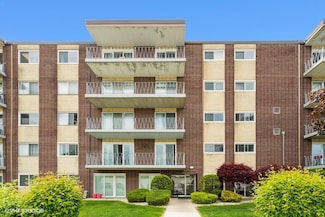 2900 Maple Ave Unit 13D, Downers Grove, IL 60515