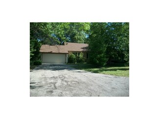 5904 NW 72nd St, Kansas City, MO 64151