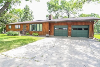 807 N 1st St, Groton, SD 57445