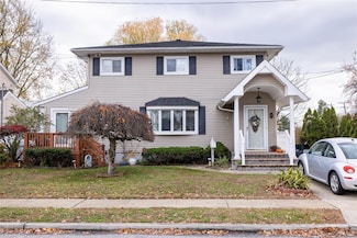 2 Bernard St, Massapequa, NY 11758