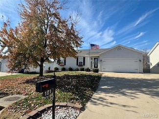 121 Falcon Way, Winfield, MO 63389