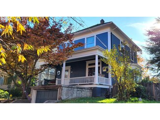 1748 NE Wasco St, Portland, OR 97232
