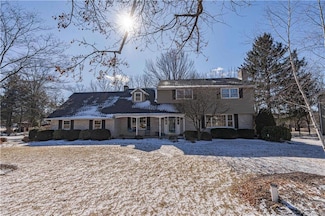 887 Yorkshire Rd, Bethlehem, PA 18017