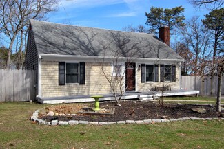 10 Ivanhoe Ave, West Yarmouth, MA 02673