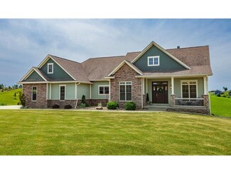 1407 Tree Line Ct, van Meter, IA 50261
