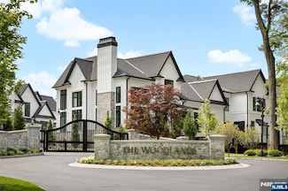 24 Stone Bridge Ct, Demarest, NJ 07627