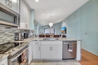 6235 Kings Gate Cir, Delray Beach, FL 33484