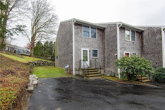 45 Sakonnet E, Tiverton, RI 02878
