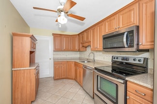 14 Dallas Dr Unit 203, Dracut, MA 01826