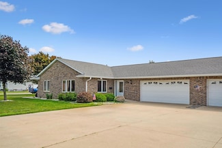 1015 Main St, Jesup, IA 50648