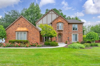 404 Shellbourne Dr, Rochester Hills, MI 48309