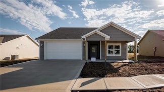 1305 NE Sequoia Ct, Oak Grove, MO 64075