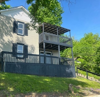 262 John St, Aurora, IN 47001