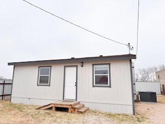 1802 W Griffin Ave, Midland, TX 79701