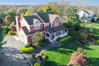 140 Grant Dr, Aquebogue, NY 11931