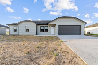 1213 Harbor Dr, Salina, KS 67401