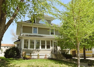 909 E Center St, Rochester, MN 55904