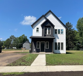 105 Lester Ave, Dowagiac, MI 49047