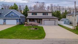 944 Long Point Dr, Houghton Lake, MI 48629