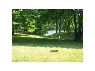 1558 Lake Crest Dr, Roaming Shores, OH 44084