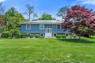 21 Highview Blvd, Brookhaven, NY 11719