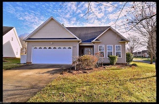 5835 Ferncrest Ct, Pfafftown, NC 27040