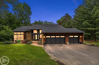58070 Cyrenus Ln, Washington, MI 48094
