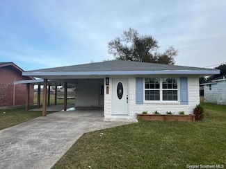 207 S Bowers Ave, Iowa, LA 70647