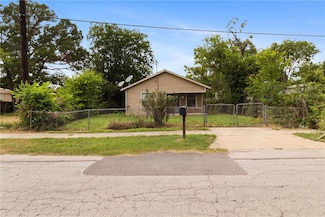 904 Muckleroy St, Bryan, TX 77803
