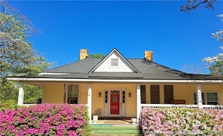 616 N Fulton St, Raeford, NC 28376