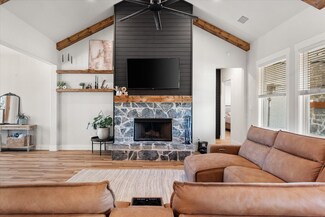 8221 David Ln, Midlothian, TX 76065