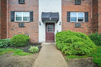 2 Maple Crest Cir Unit F, Holyoke, MA 01040
