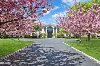 8 Tatem Way, Old Westbury, NY 11568