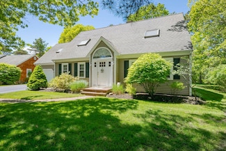 37 Square Rigger Ln, Hyannis, MA 02601