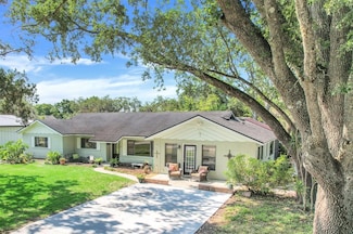 410 E Gulley Ave, Oakland, FL 34760