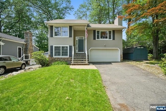 49 Longview Trail W, Denville, NJ 07834