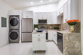 700 NW 47th St, Pompano Beach, FL 33064