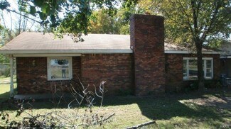 62 West St, Charleston, MO 63834