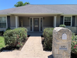 100 Ridgecrest St, Hallettsville, TX 77964